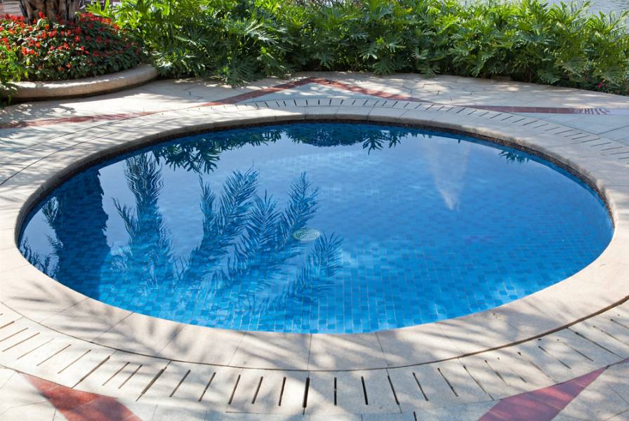 Características del agua de la piscina pequeña