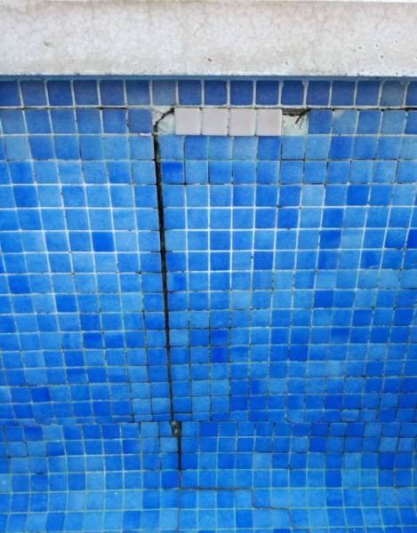 Cómo arreglar grietas en piscinas