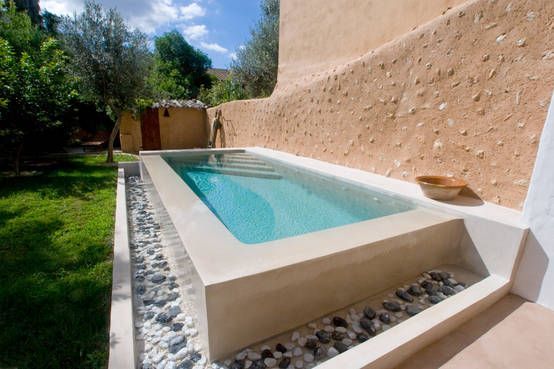 Cómo hacer que una piscina elevada se vea bien