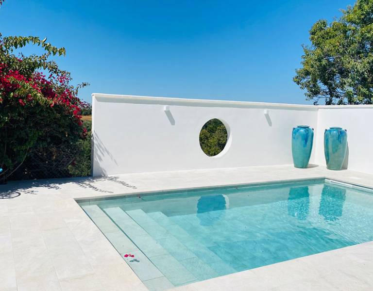 ¿El agua de mi piscina no es toda del mismo color?