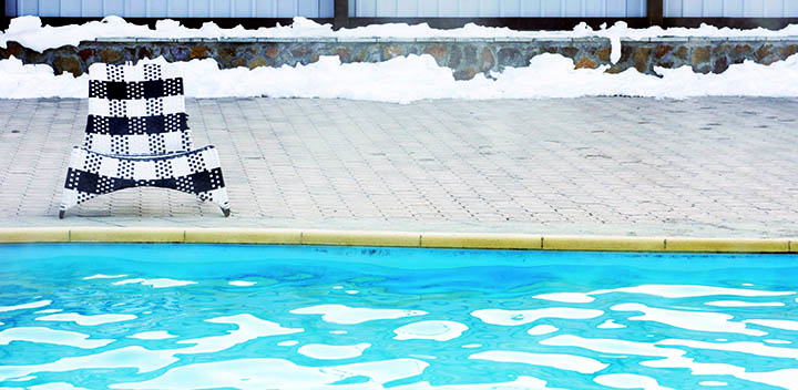 Prepare su piscina para el invierno: Proteja su piscina y spa de daños por congelación