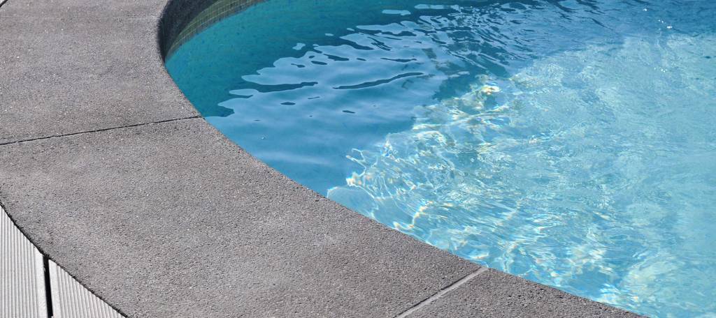 remate-de-piscina-en-materiales-naturales-y-artificiales Remate de piscina en materiales naturales y artificiales